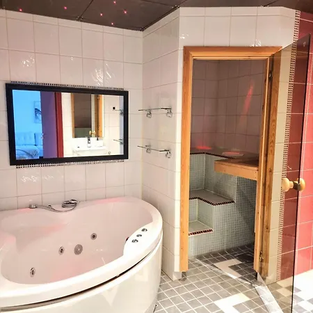 Im - With Private Jacuzzi And Sauna In The Heart Of